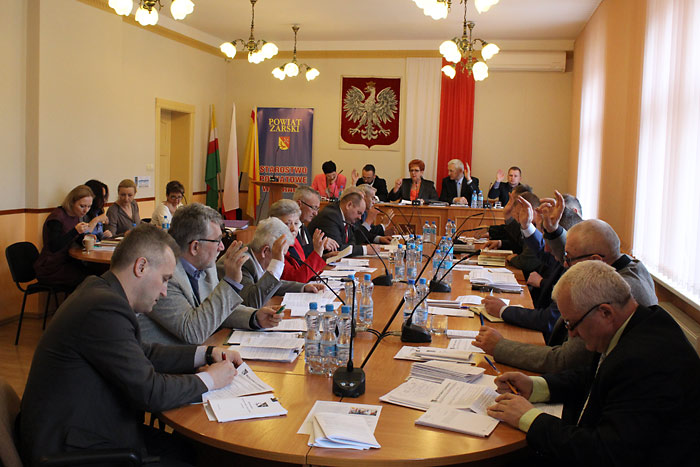 Ilustracja do informacji: XVI sesja Rady Powiatu Żarskiego