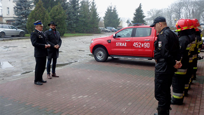 Ilustracja do informacji: Przekazanie pojazdu rozpoznawczo-ratowniczego Ford Ranger do Jednostki Ratowniczo-Gaśniczej PSP w Lubsku