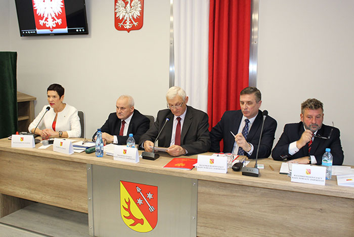 Ilustracja do informacji: Inauguracyjna sesja Rady Powiatu Żarskiego VI kadencji 2018-2023