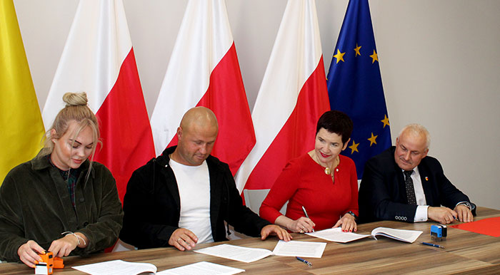 Ilustracja do informacji: Podpisanie umowy na remont dachu budynku nr 1B na terminalu północnym w Olszynie