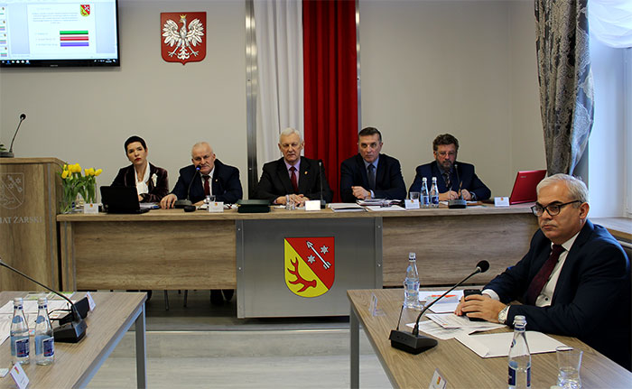 Ilustracja do informacji: XIV sesja Rady Powiatu Żarskiego