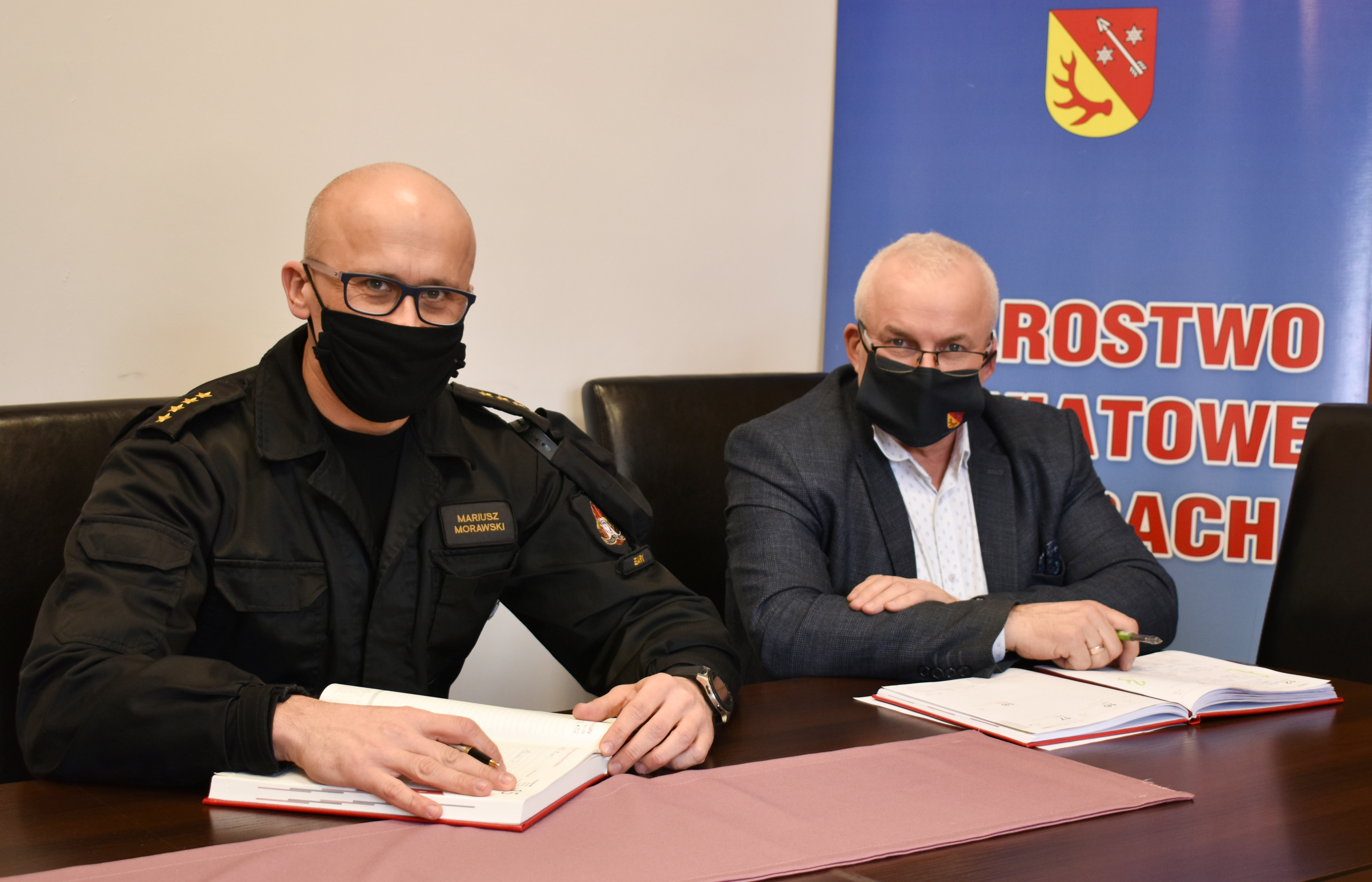 Ilustracja do informacji: Spotkanie Starosty z Komendantem Powiatowym PSP w Żarach.
