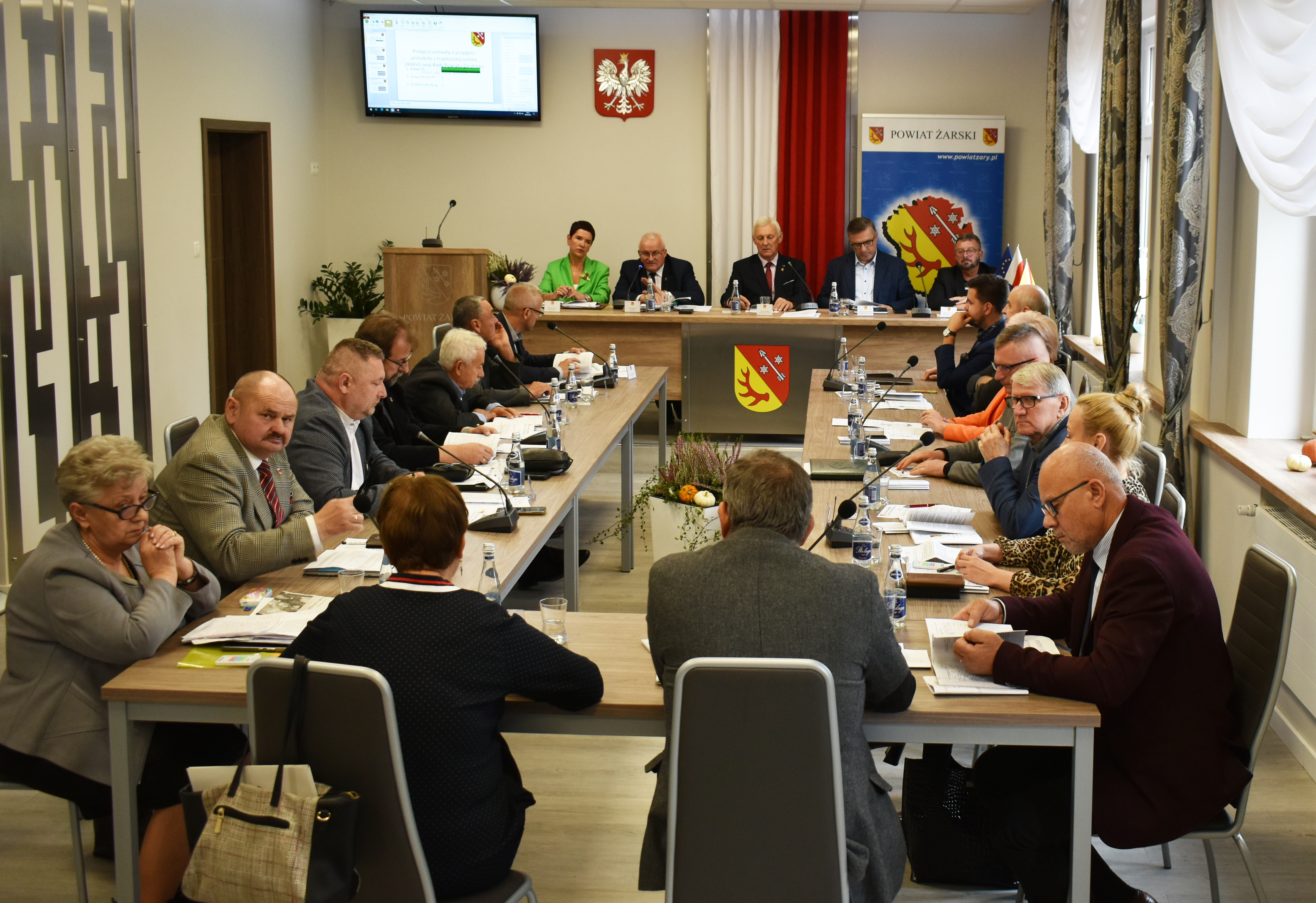 Ilustracja do informacji: XXXVII sesja Rady Powiatu Żarskiego.