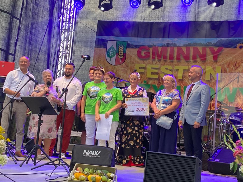 Ilustracja do informacji: Powiatowy konkurs na najpiękniejszy wieniec na dożynkach gminnych w Lipinkach Łużyckich