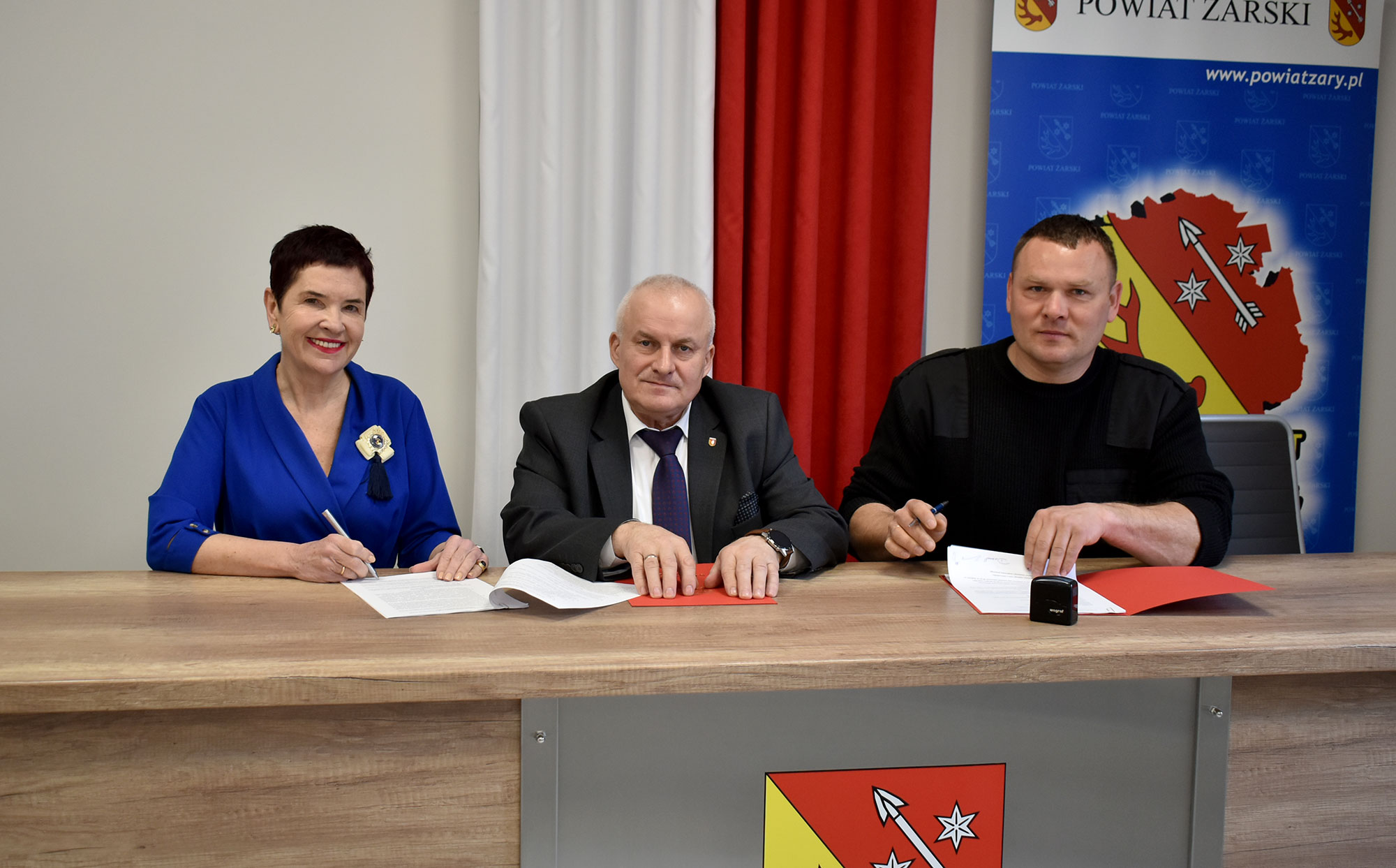 Ilustracja do informacji: Podpisanie umowy na przebudowę przepustu drogowego w Kadłubii (droga powiatowa 1090F)
