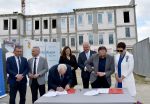 Miniatura zdjęcia: 2023-05-19 Podpisanie umowy na rozbudowę budynku głównego Szpitala Na Wyspie w Żarach - etap II2