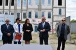 Miniatura zdjęcia: 2023-05-19 Podpisanie umowy na rozbudowę budynku głównego Szpitala Na Wyspie w Żarach - etap II9